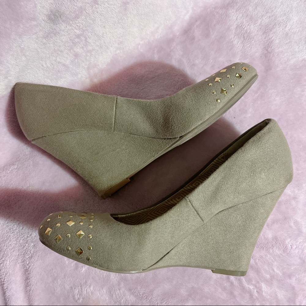 Report Taupe Suede Gold Studded Wedge Pumps - Picture 7 of 11